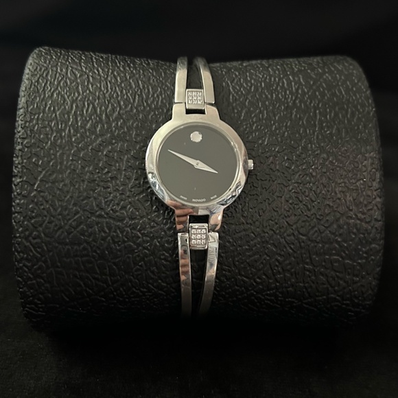 EUC Woman's Movado Amorosa
